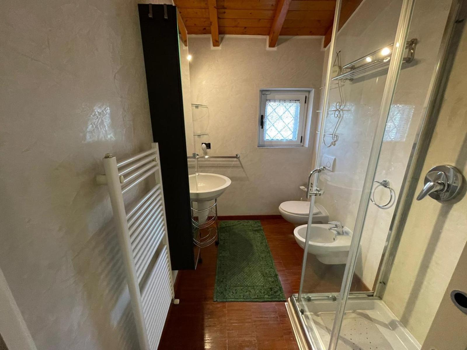 Lussuosa Villa Vicino Alla Stazione Caronno Pertusella Exterior foto